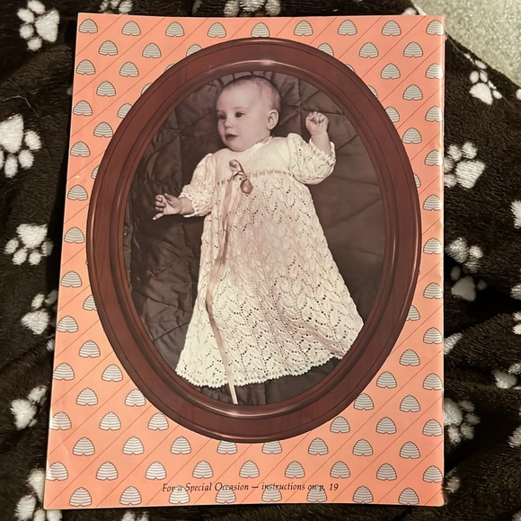 Beehive for Bairns 23 Designs to Knit and Crochet  Vintage Pattern Book - Picture 2 of 5